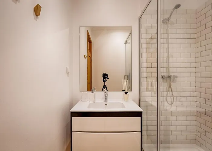 Master Historical Gem In Chiado شقة *