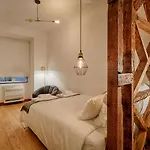 Master Historical Gem In Chiado דירה *